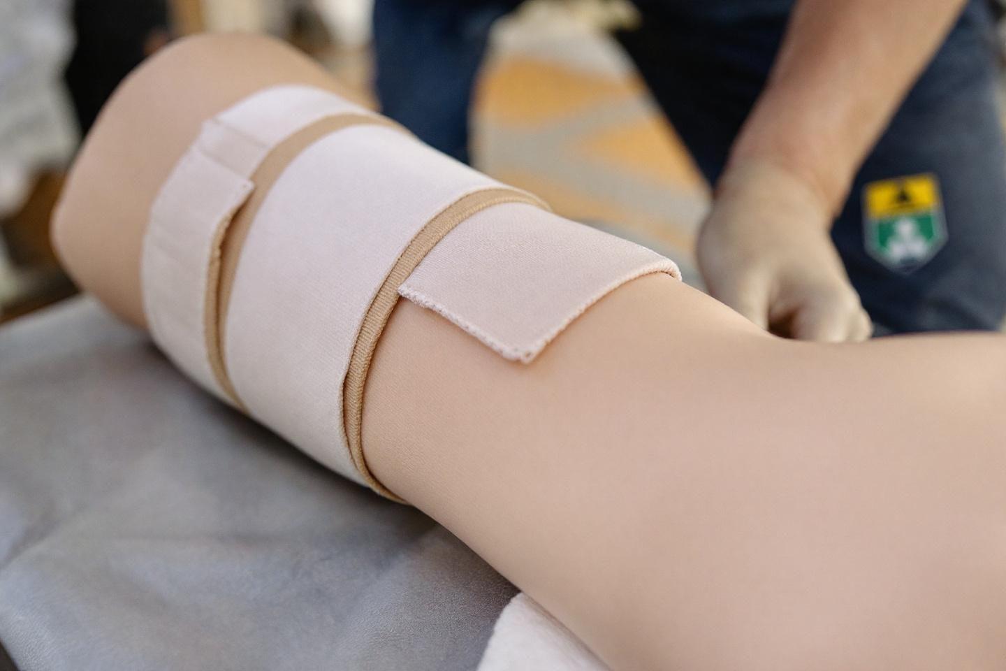 Comment faire un garrot : guide pratique en secourisme