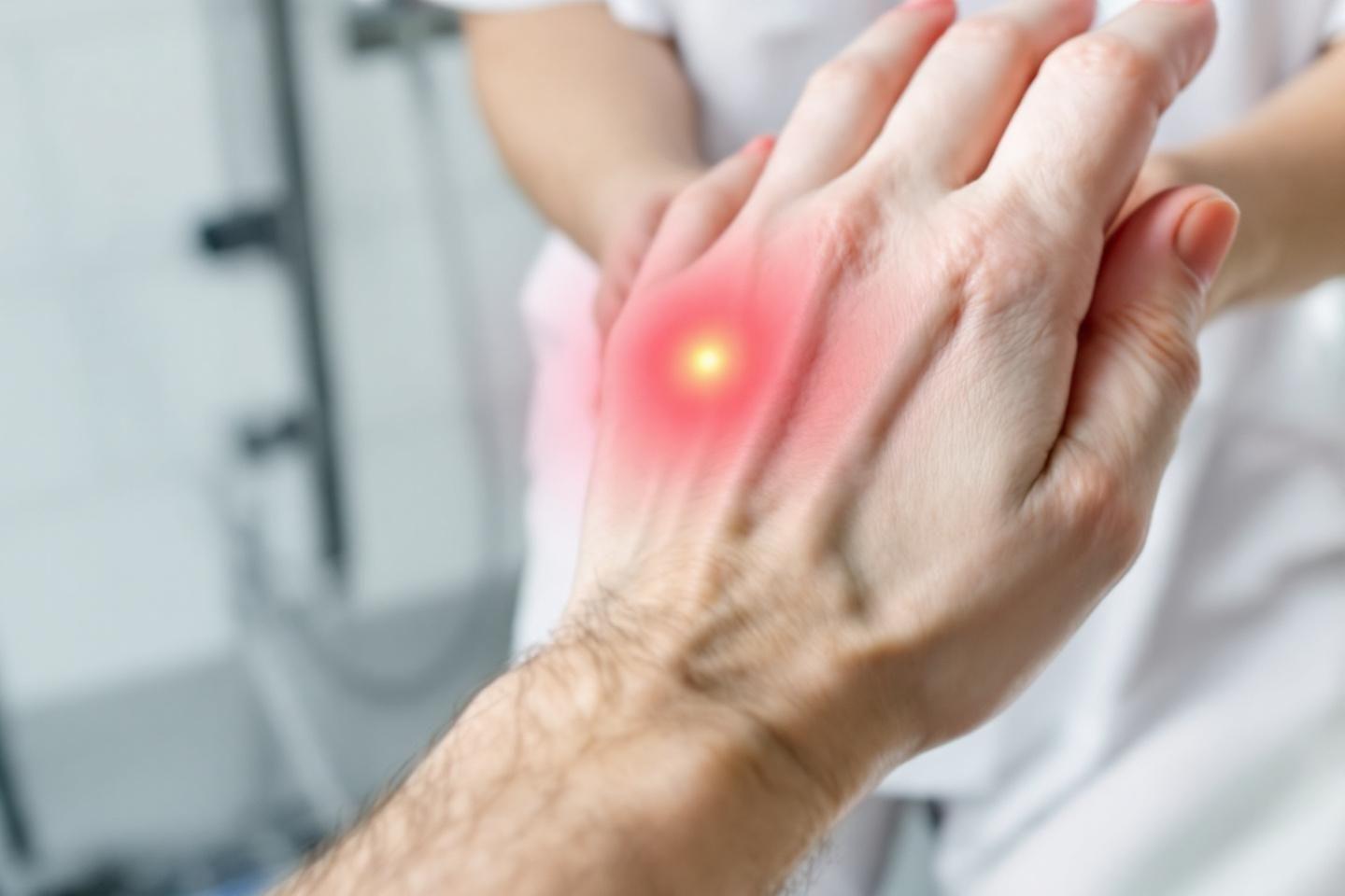 Brûlures : causes, premiers soins et traitements efficaces pour soulager la douleur